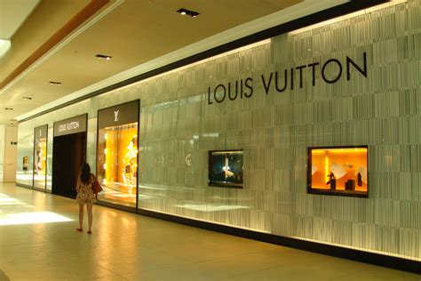 louis vuitton shopping village mall.